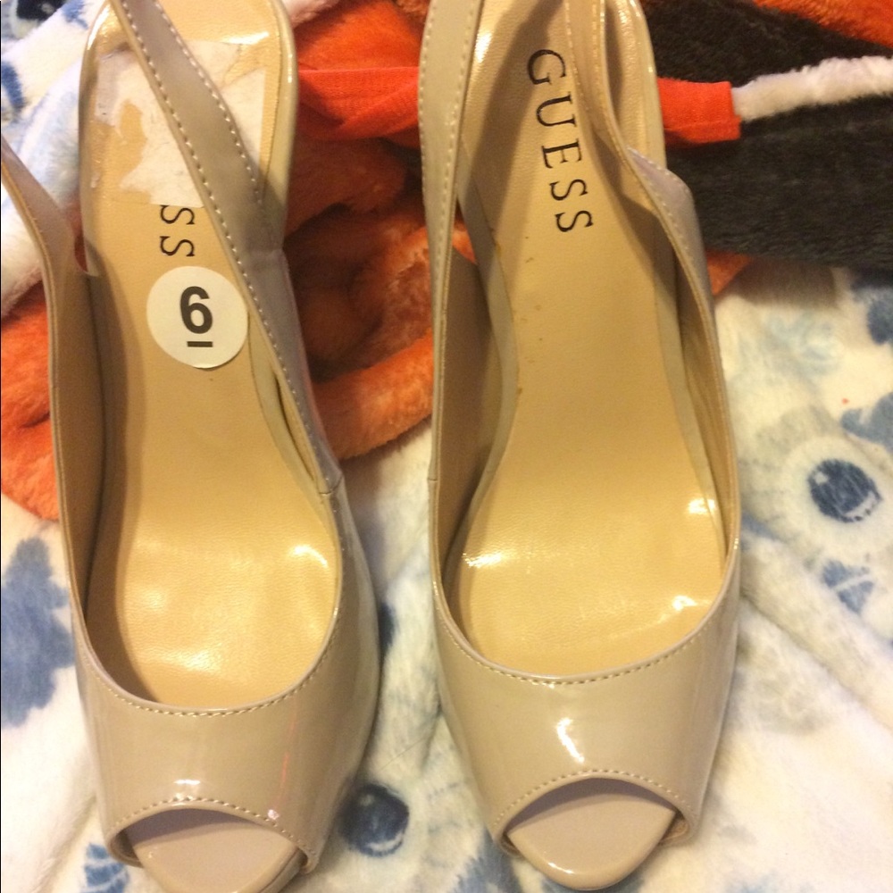 Guess nude peep pumps size 6